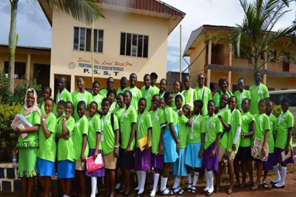  Girls turn poo to clean power in Cameroon biogas push